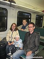 Ехать вечерней электричкой очень приятно